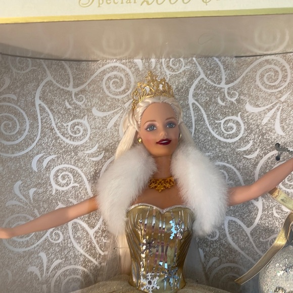- - NRFB Celebration Barbie ~ 2000 🎊 - Picture 2 of 13